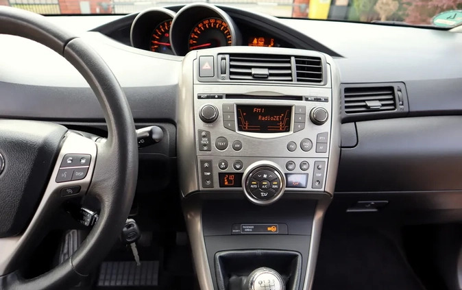 Toyota Verso cena 28900 przebieg: 205000, rok produkcji 2009 z Gołdap małe 529